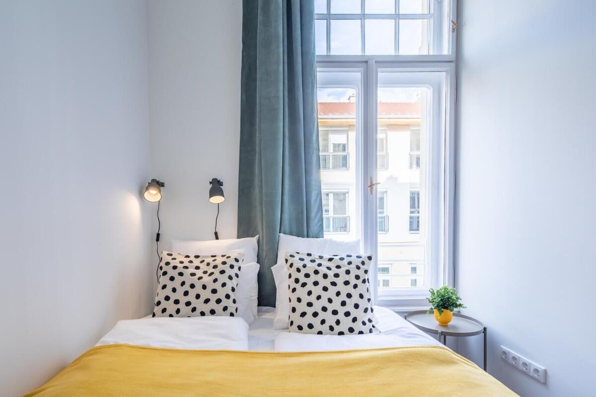 Central - New - Easy Sleep Budapest Eksteriør bilde